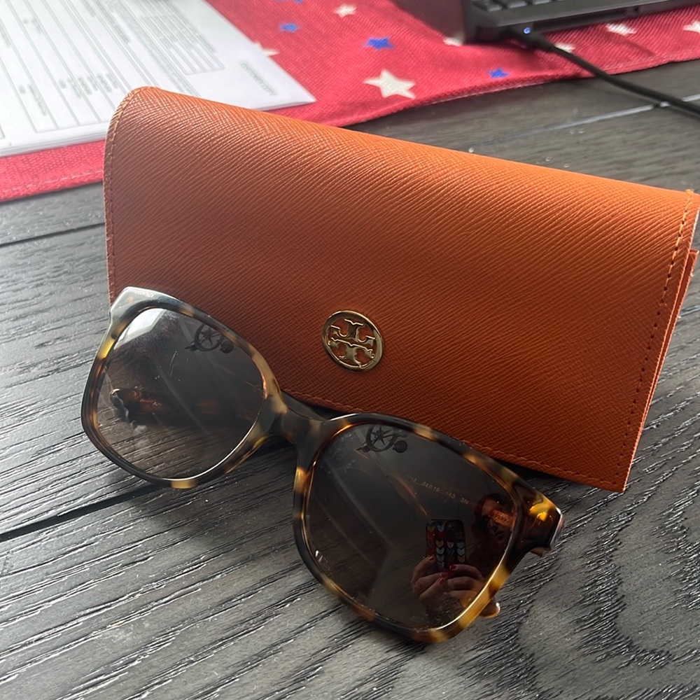 Tory BURCH sunnies !